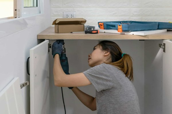 Quels sont les critères pour l'installation d'une pompe à chaleur air-air dans une maison ancienne ?